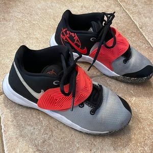 Kyrie Flytrap Boys Shoes